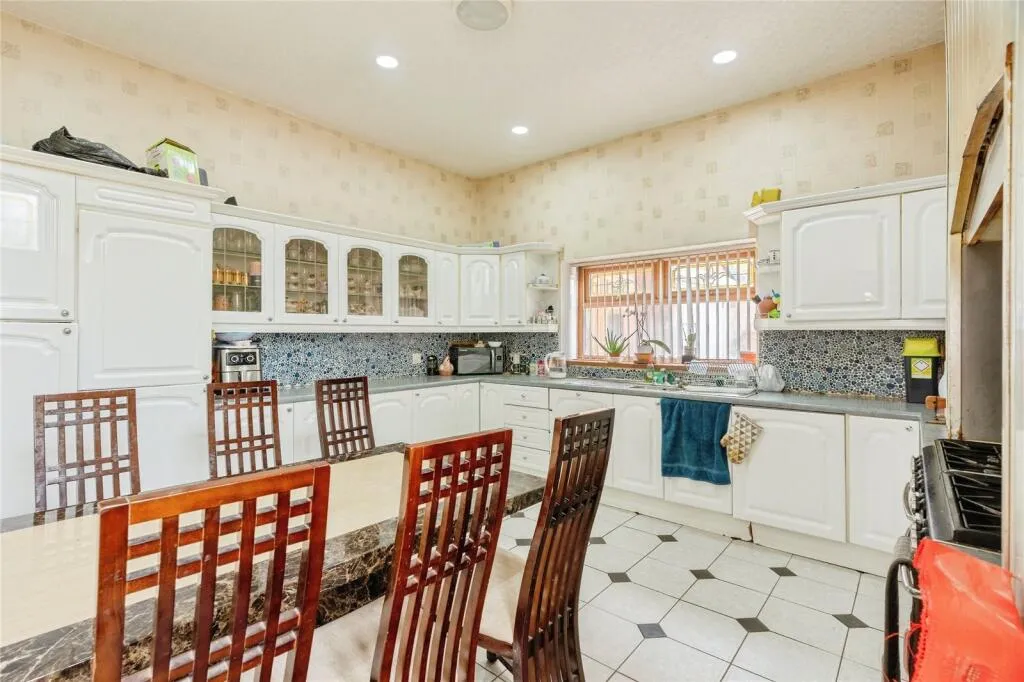 8 bed Semi-Detached