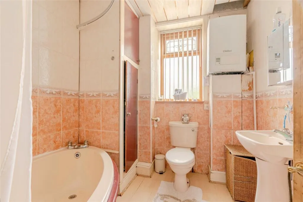 8 bed Semi-Detached