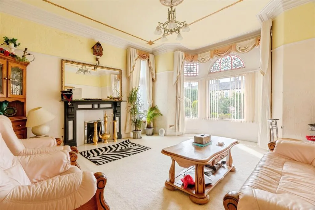 8 bed Semi-Detached