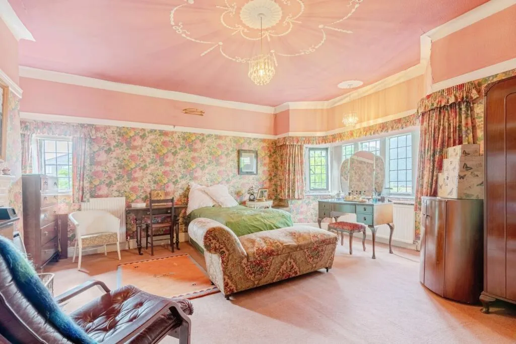 4 bed Detached