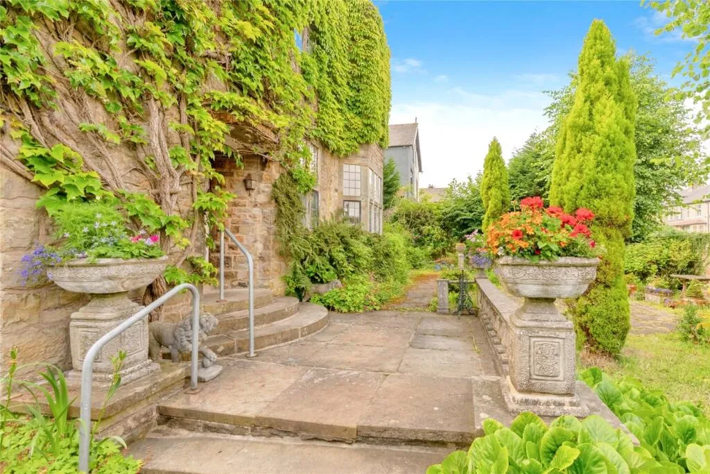 4 bed Detached