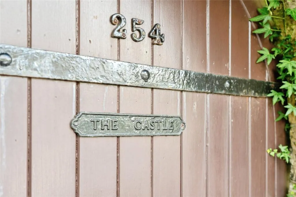 4 bed Detached