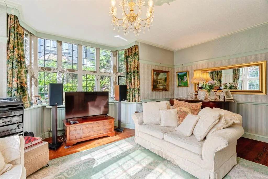 4 bed Detached