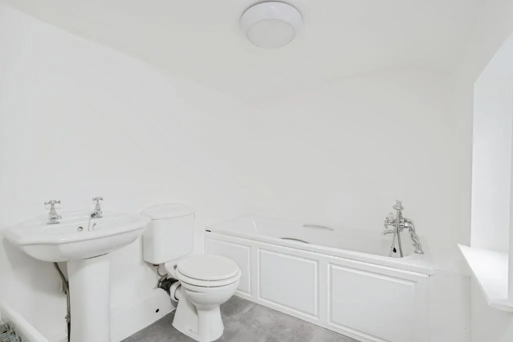 3 bed End of Terrace