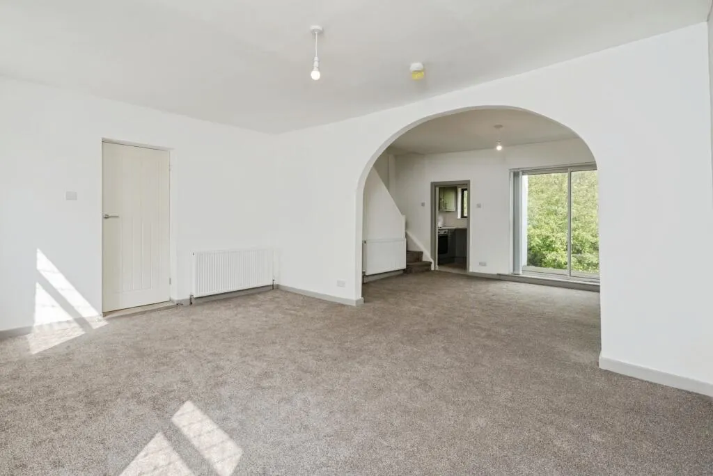 3 bed End of Terrace
