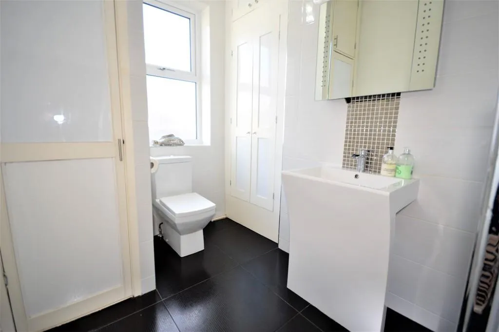 4 bed House