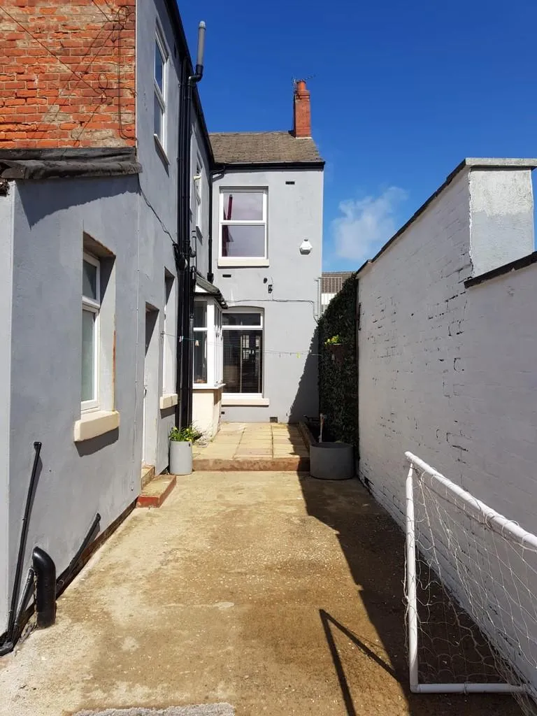 4 bed House