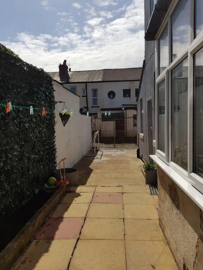 4 bed House