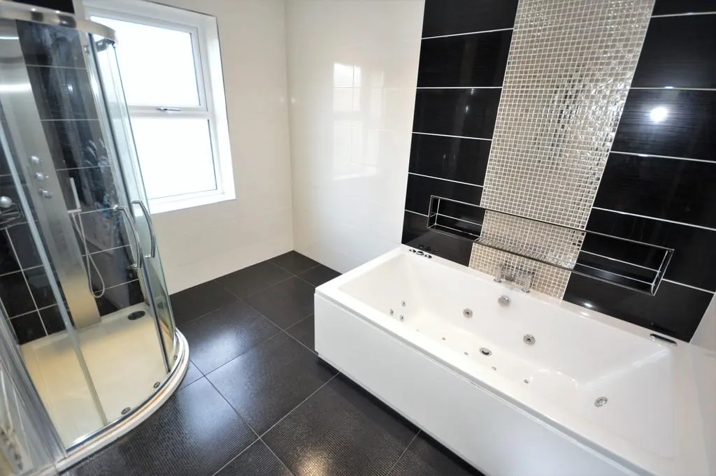 4 bed House
