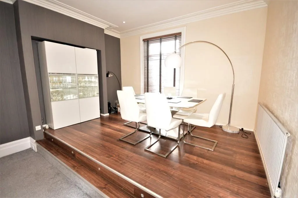 4 bed House