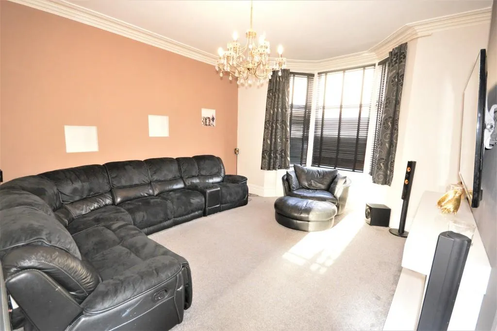 4 bed House