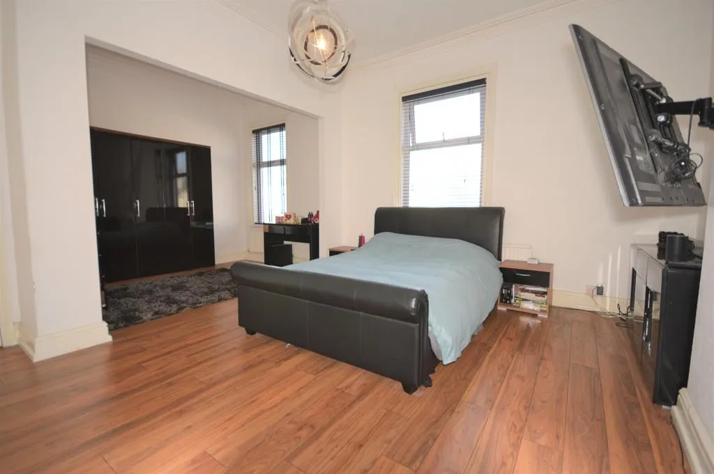 4 bed House