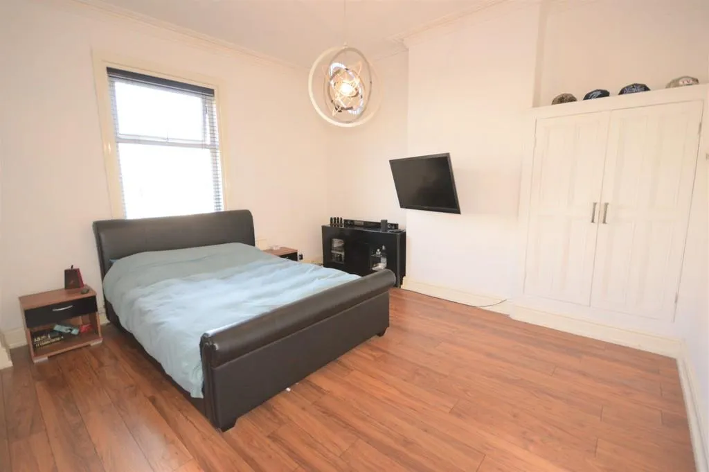 4 bed House