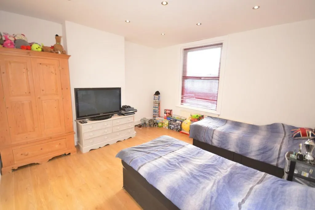 4 bed House