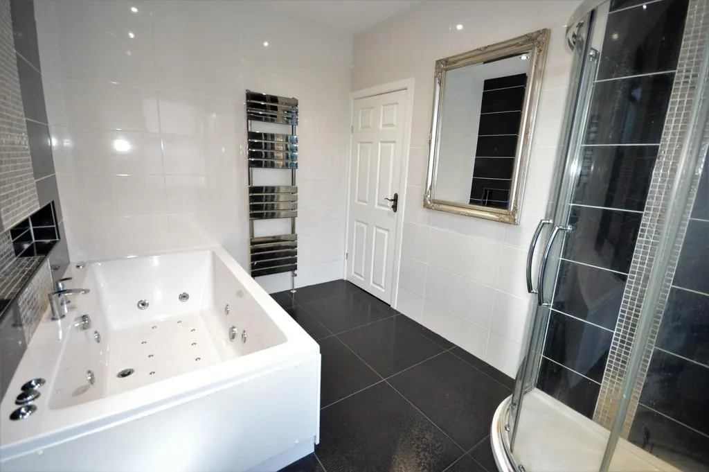 4 bed House
