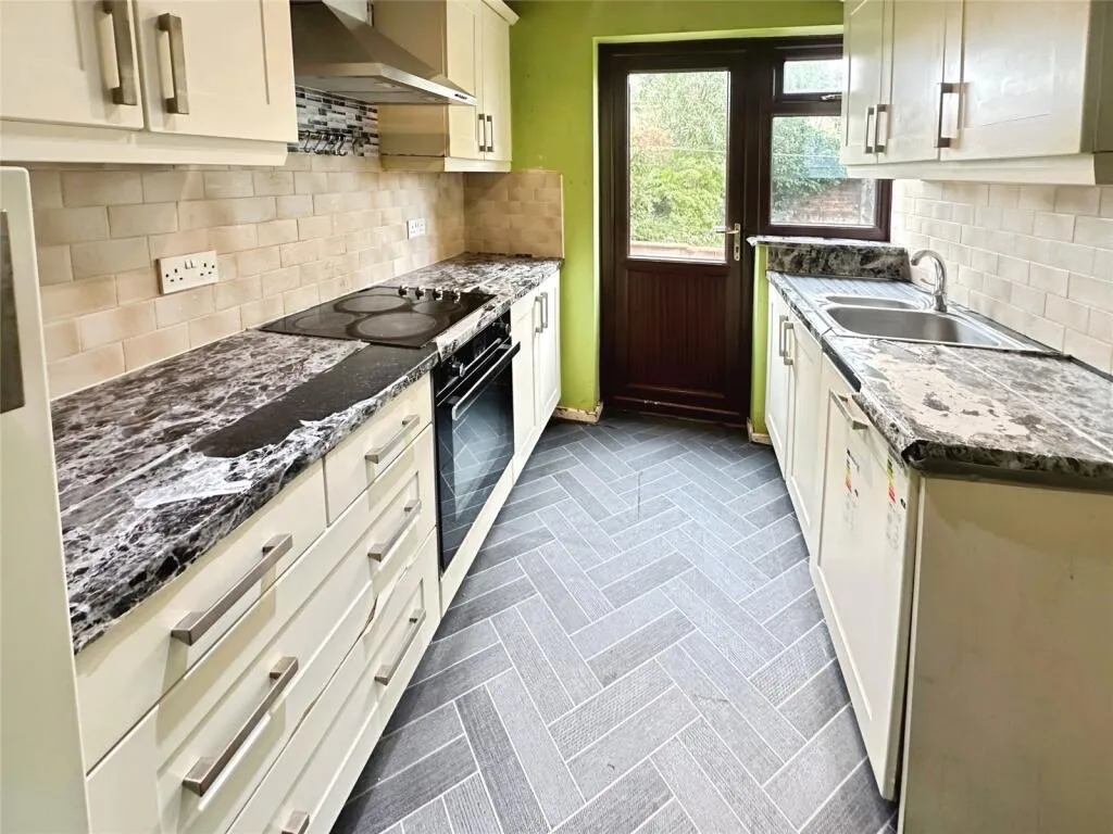 5 bed Detached