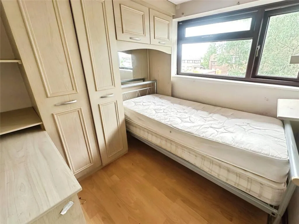5 bed Detached