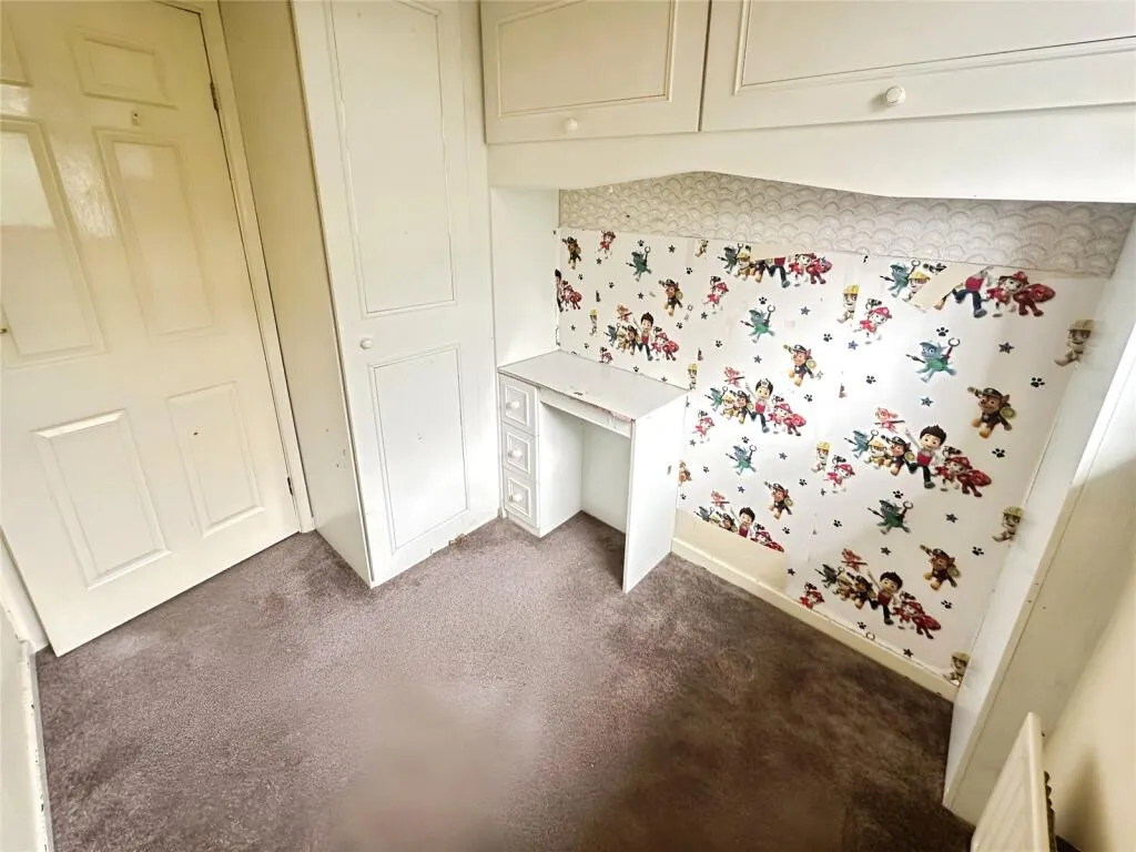 5 bed Detached