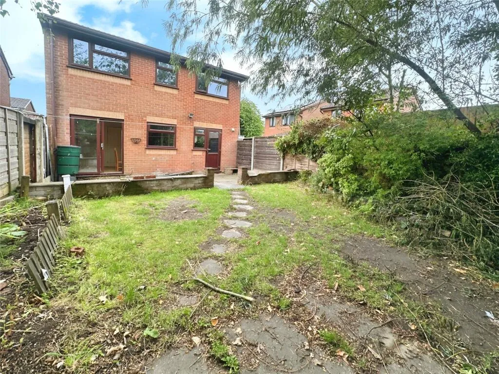 5 bed Detached