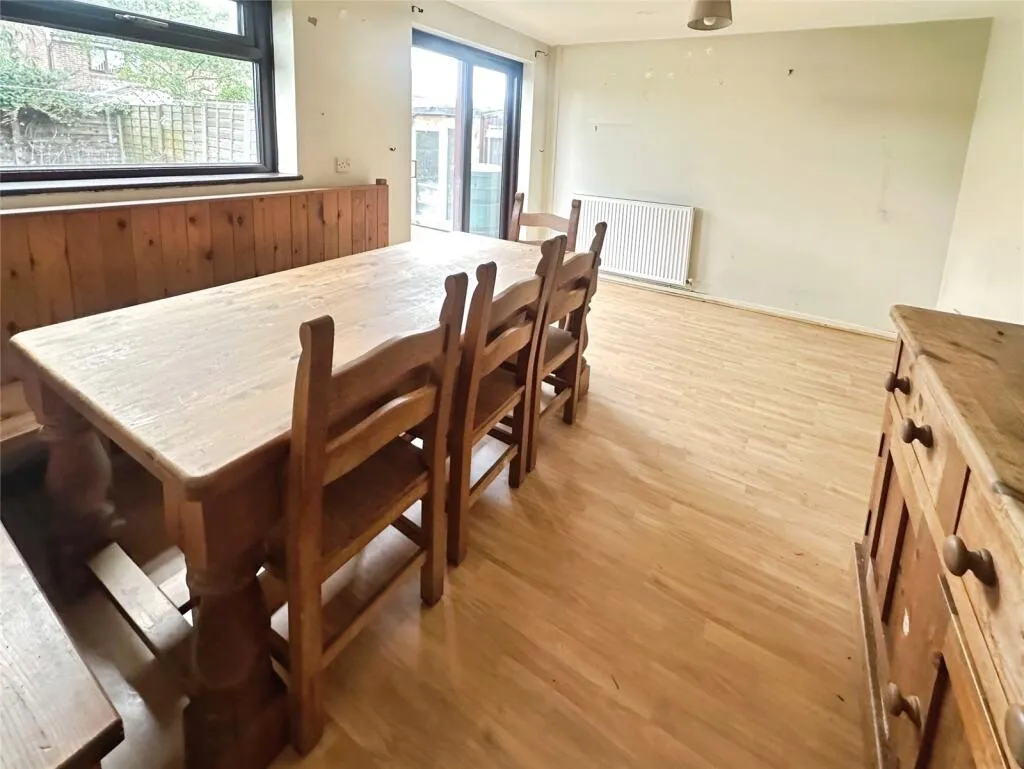 5 bed Detached