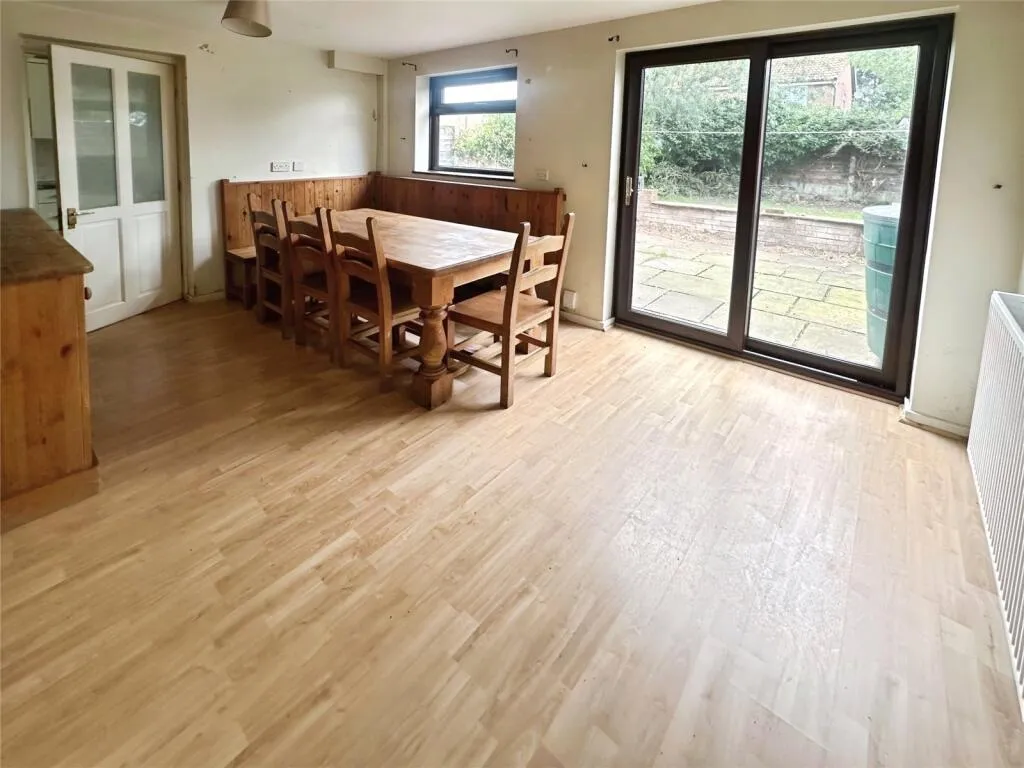 5 bed Detached