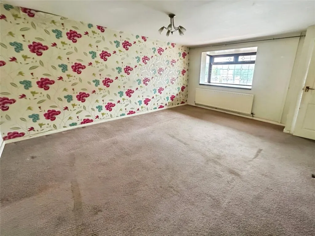 5 bed Detached