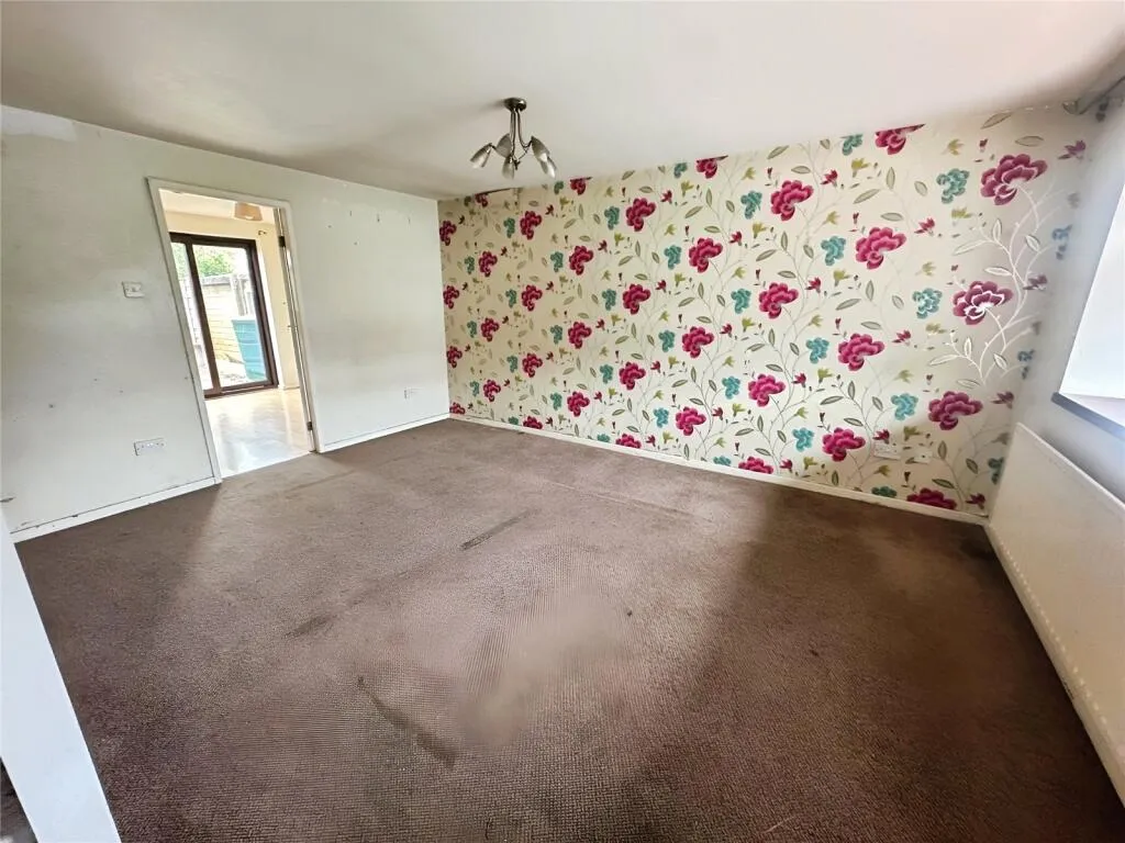 5 bed Detached