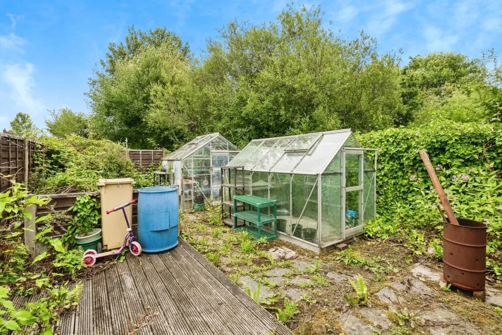 3 bed End of Terrace