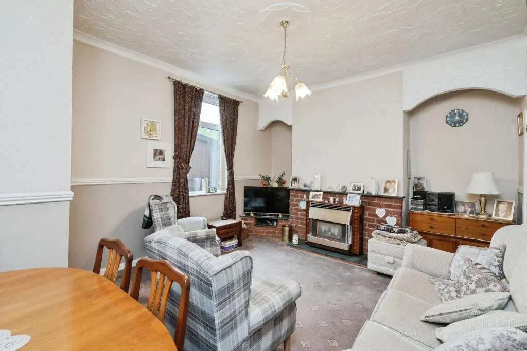 3 bed End of Terrace