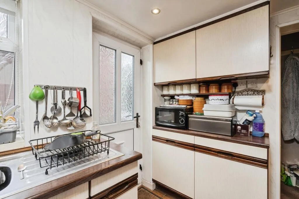 3 bed End of Terrace