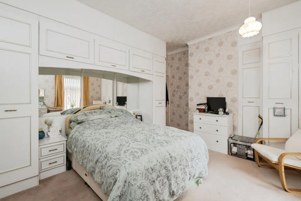 3 bed End of Terrace