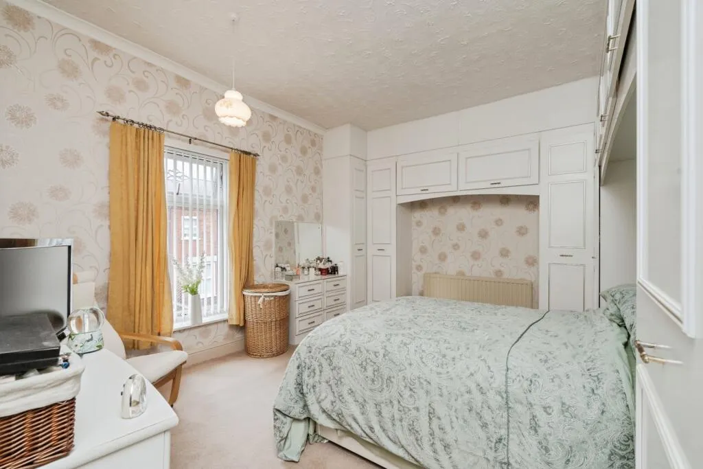 3 bed End of Terrace