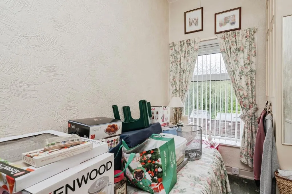 3 bed End of Terrace