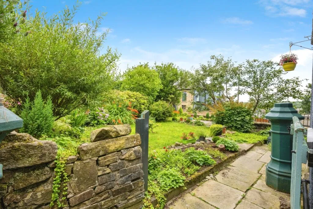 4 bed Semi-Detached