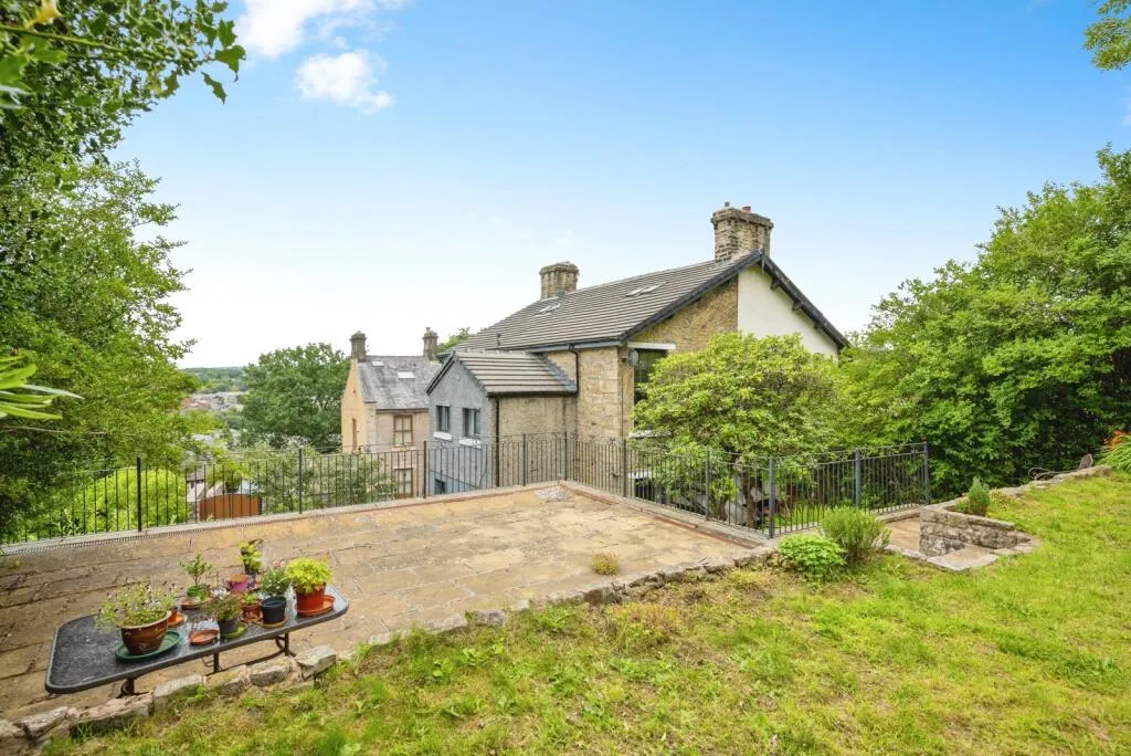 4 bed Semi-Detached