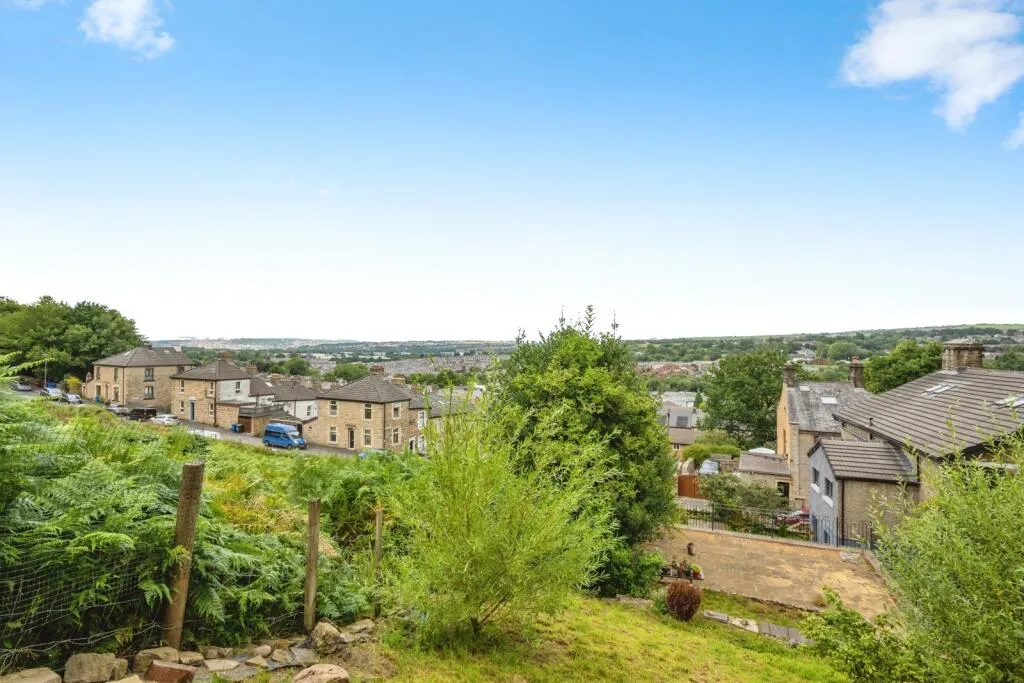 4 bed Semi-Detached
