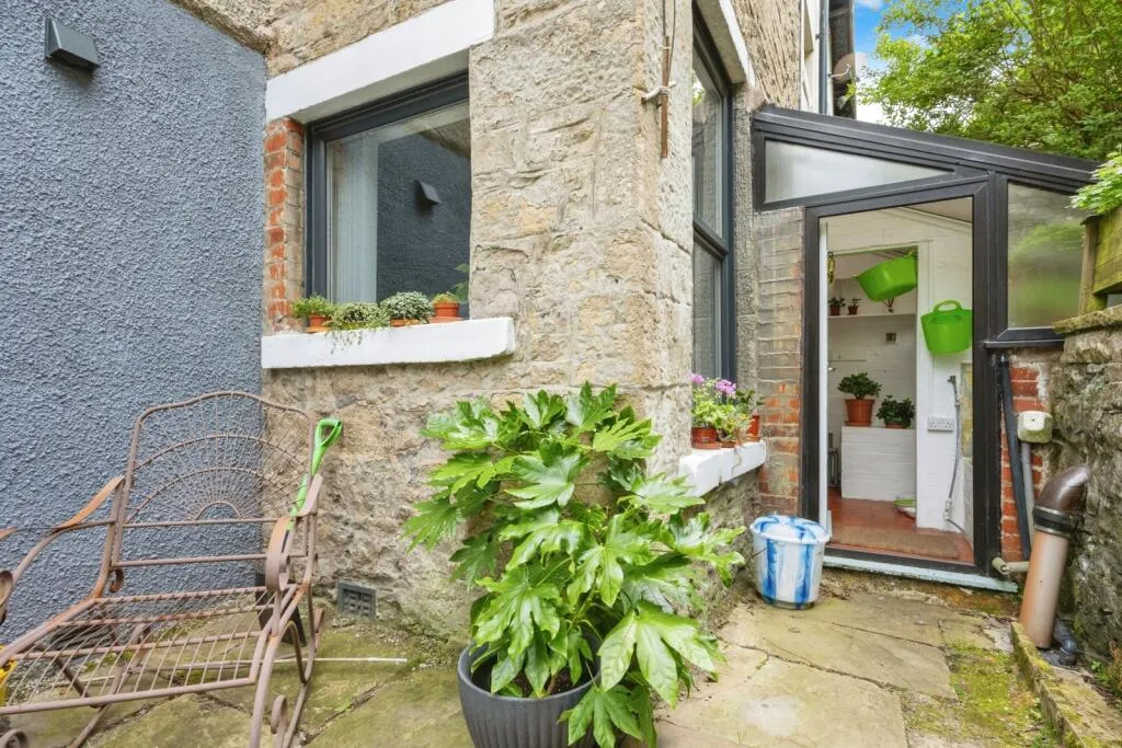 4 bed Semi-Detached