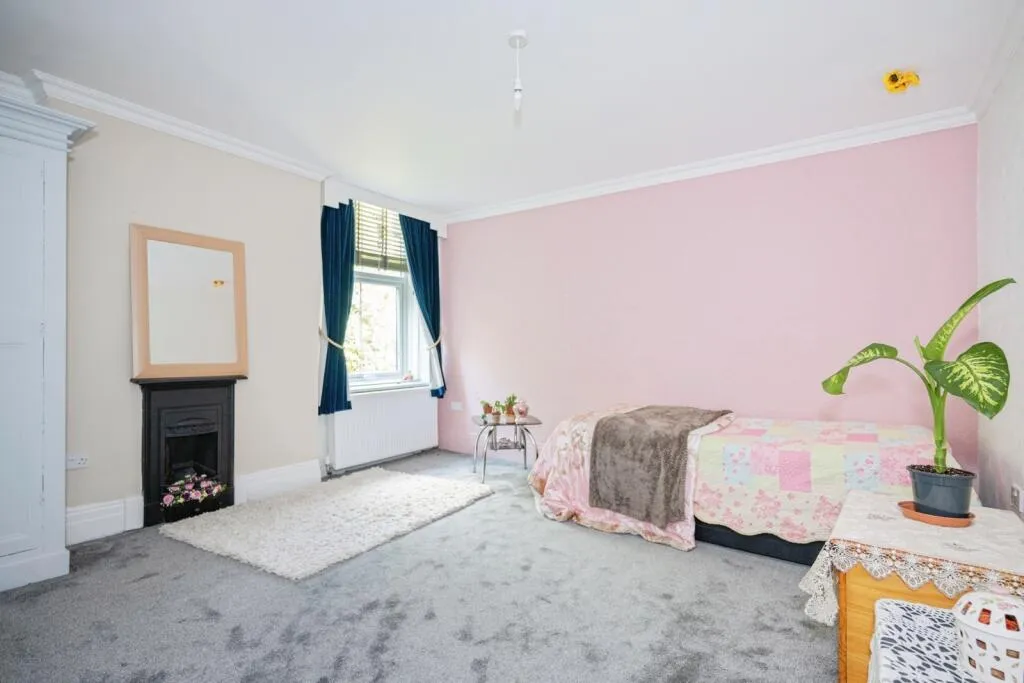4 bed Semi-Detached