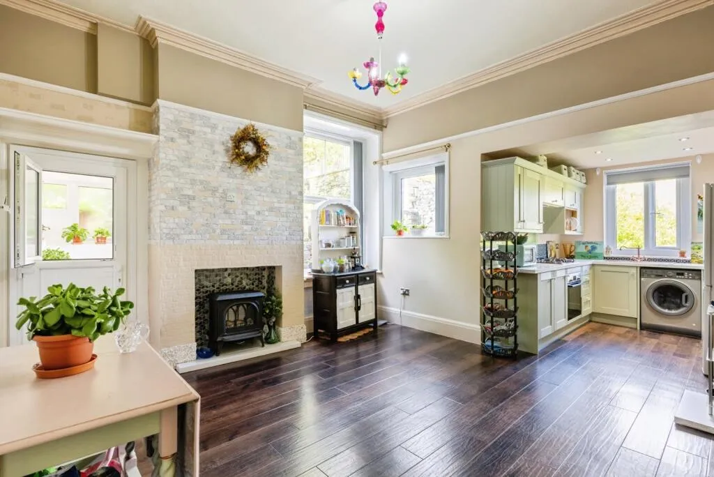 4 bed Semi-Detached