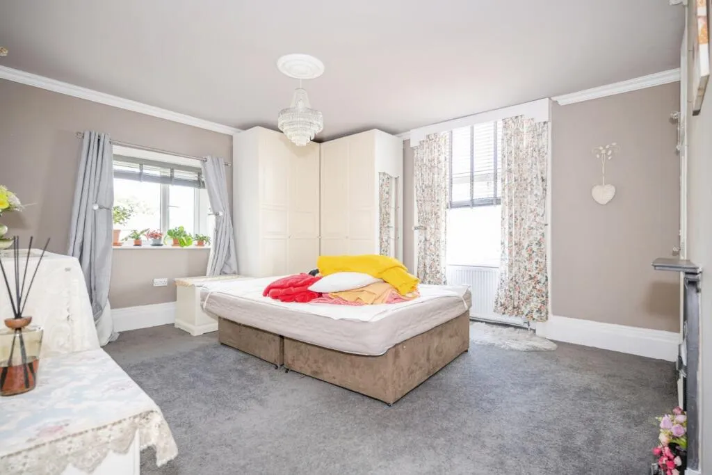 4 bed Semi-Detached