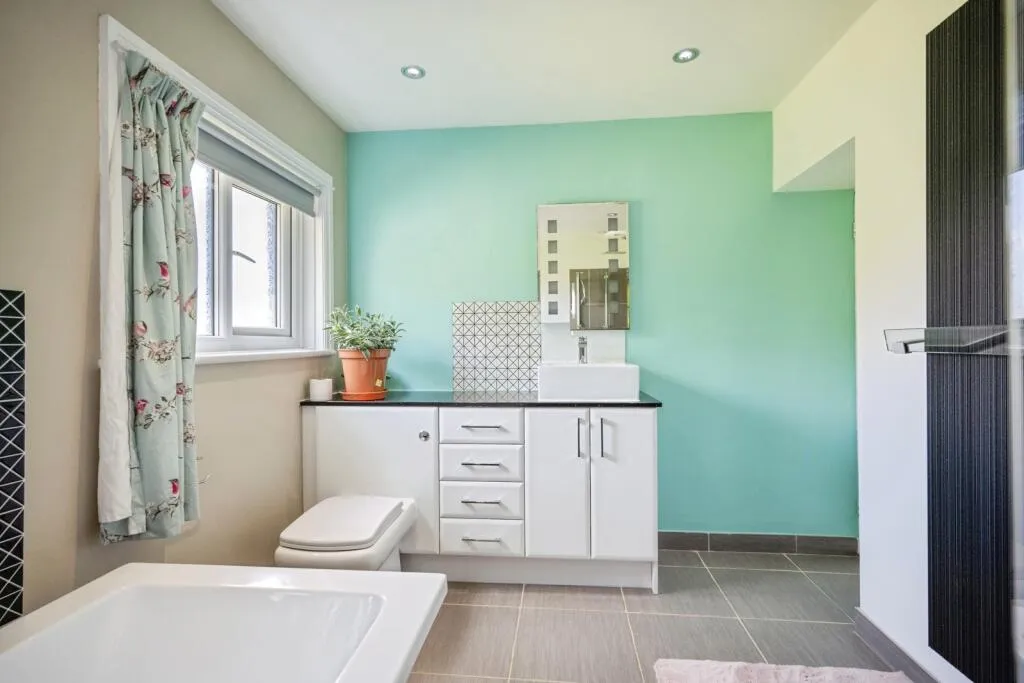 4 bed Semi-Detached