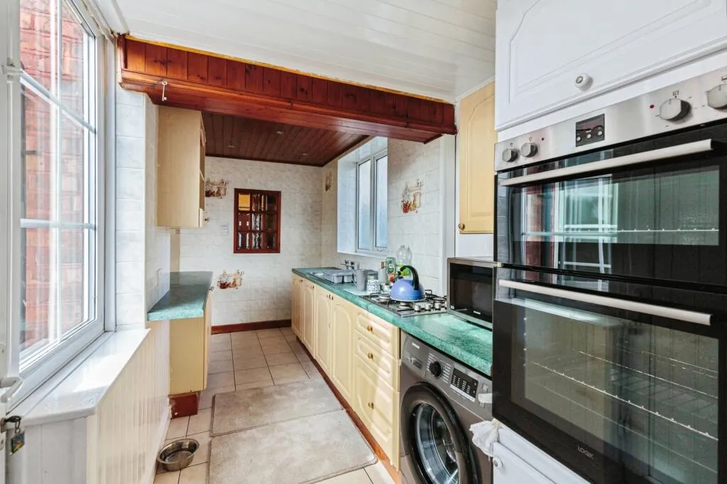 3 bed End of Terrace