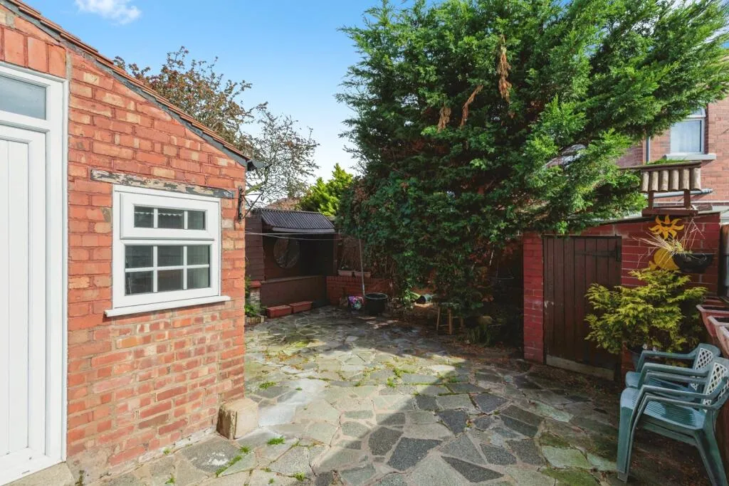 3 bed End of Terrace