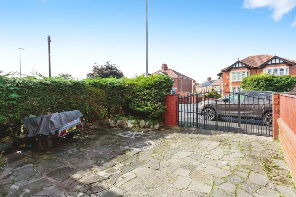 3 bed End of Terrace