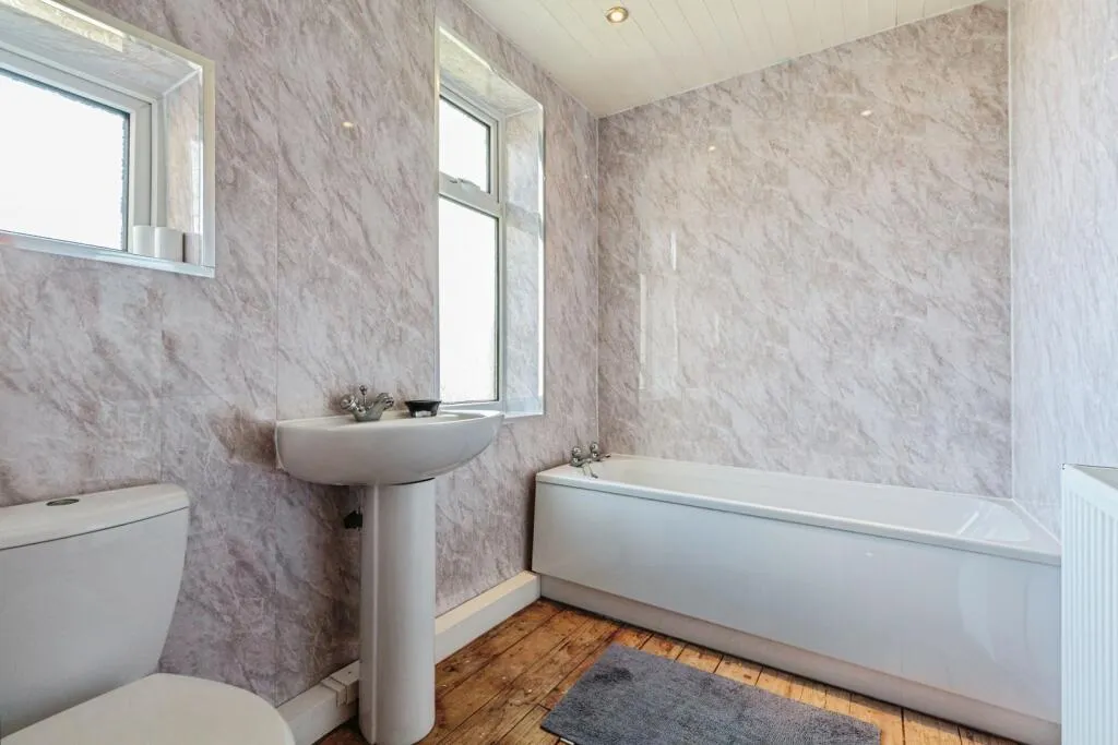 3 bed End of Terrace