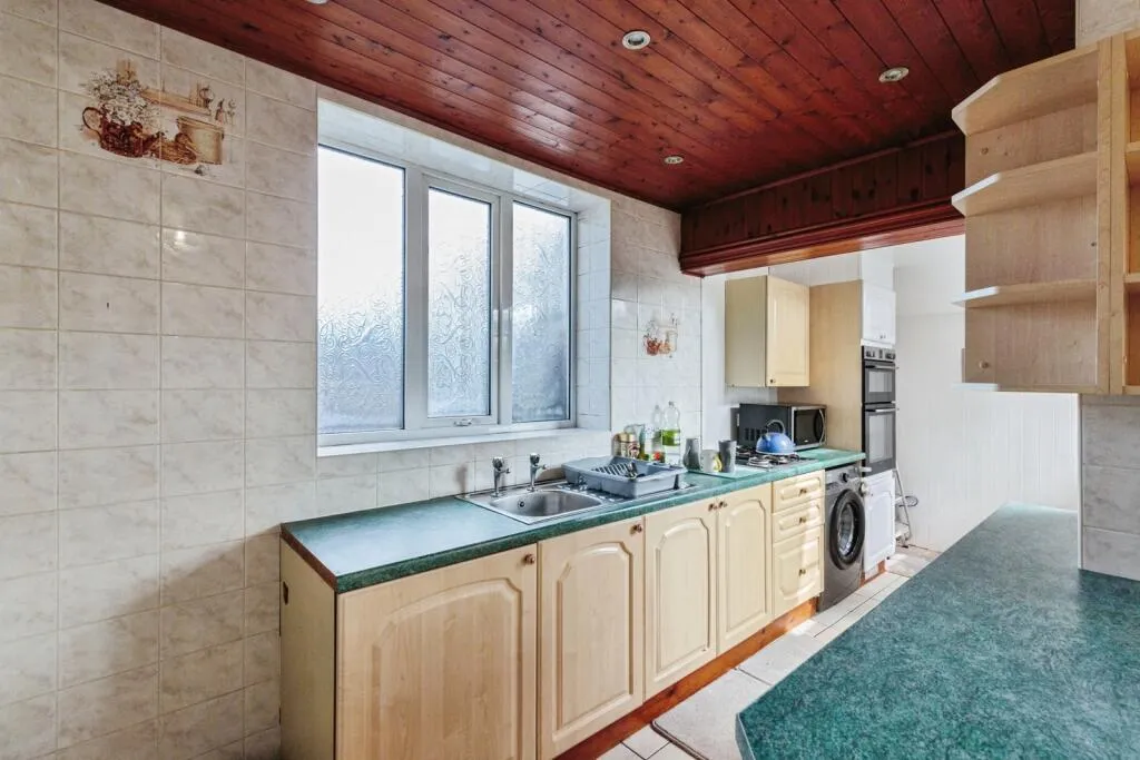 3 bed End of Terrace