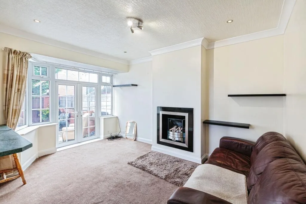 3 bed End of Terrace