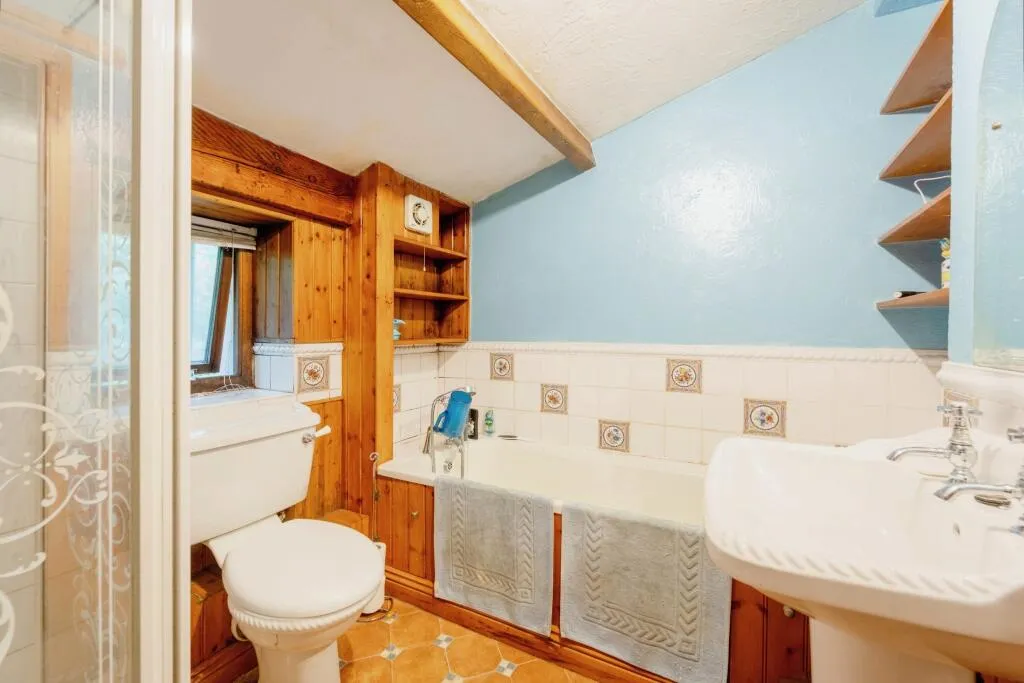 4 bed End of Terrace