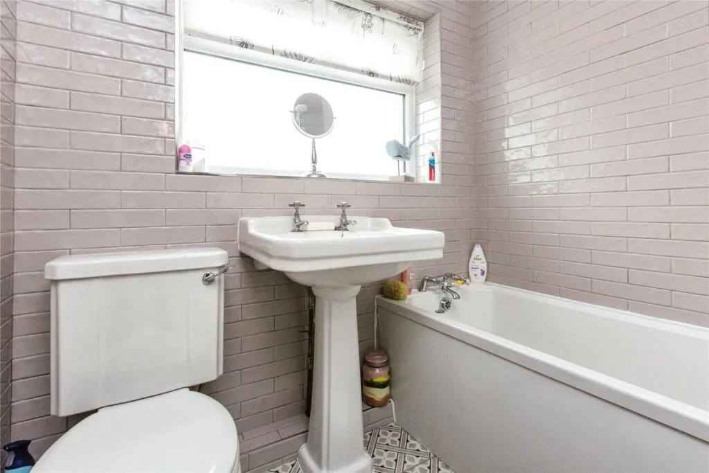 2 bed Semi-Detached Bungalow