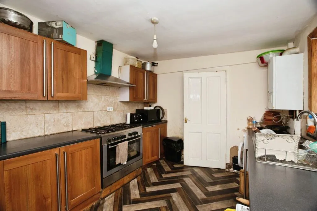 5 bed Terraced